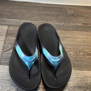 OOFOS Women's flip flop Sandals - Black and Blue size 11 (j93)